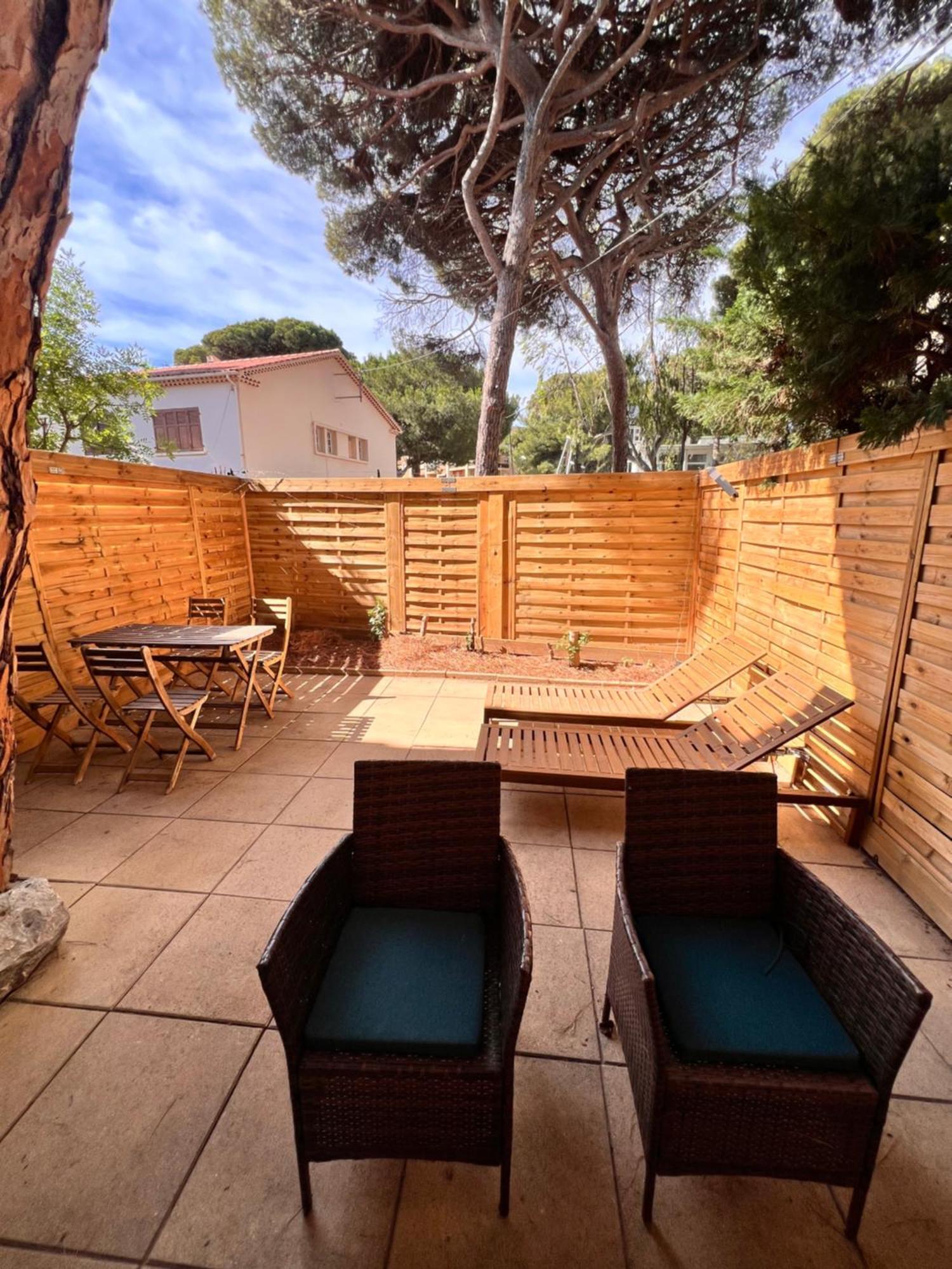 Sympathique Studio En Rez De Jardin Dans Residence Hyères Exterior foto