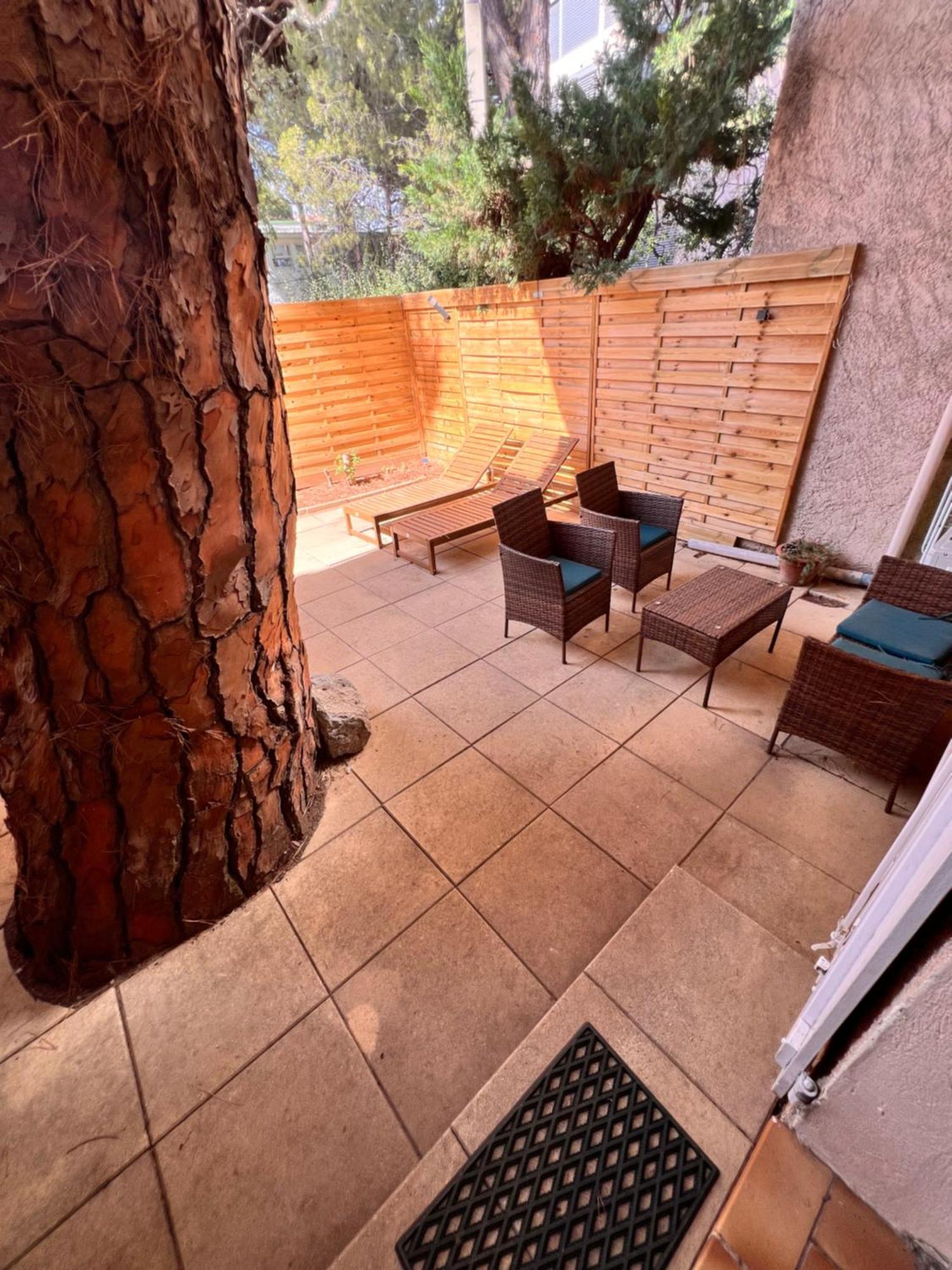 Sympathique Studio En Rez De Jardin Dans Residence Hyères Exterior foto